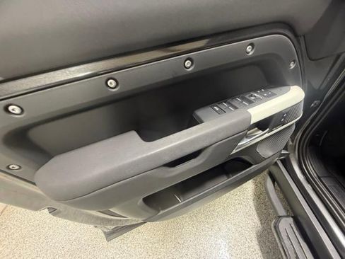 Used 2023 Land Rover Defender 110 SE image 11