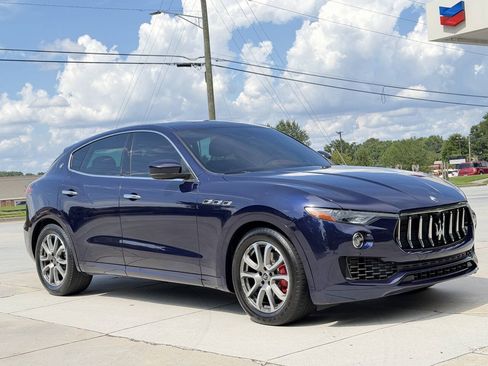 Used 2020 Maserati Levante AWD/4WD image 3