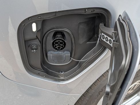 Used 2025 Volkswagen ID. Buzz Pro S Plus RWD image 39