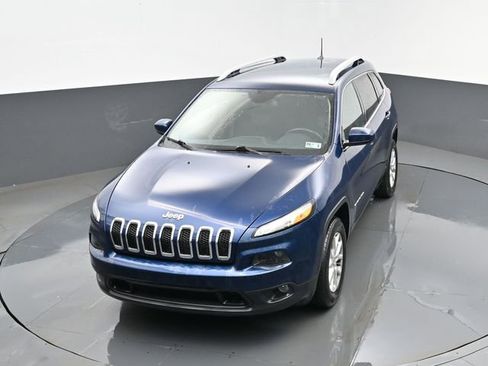 Used 2018 Jeep Cherokee Latitude w/ Cold Weather Group AWD/4WD image 20