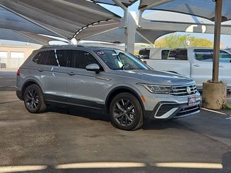 Used 2023 Volkswagen Tiguan SE w/ Panoramic Sunroof Package FWD video 3