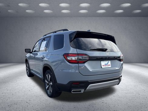 Used 2024 Honda Pilot Touring image 7
