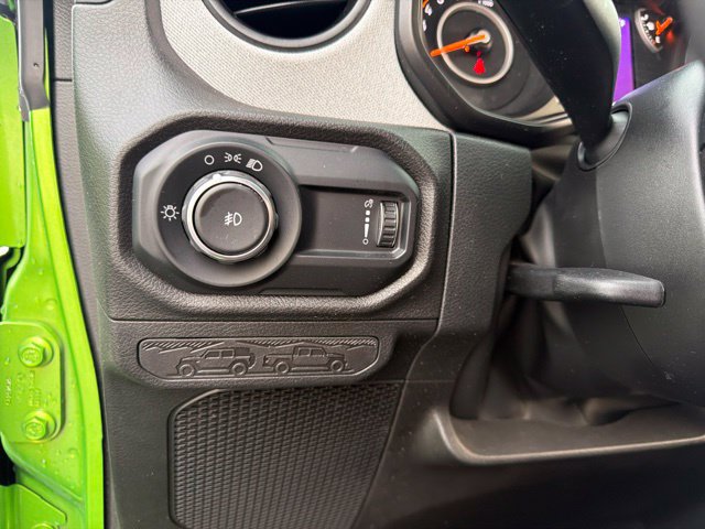 Used 2025 Jeep Wrangler Sport AWD/4WD image 17
