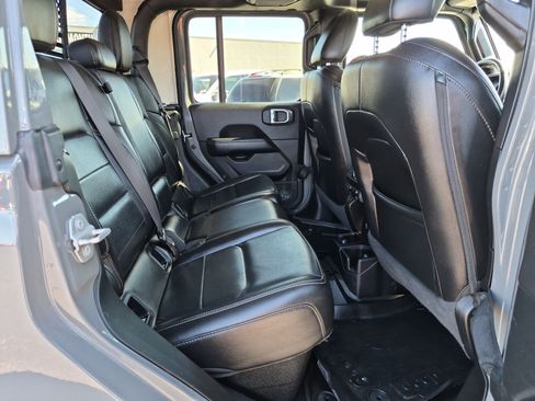 Used 2020 Jeep Gladiator Overland AWD/4WD image 30
