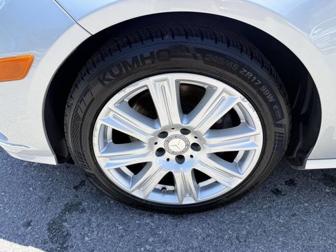 Used 2013 Mercedes-Benz E 350 4MATIC Sedan image 26