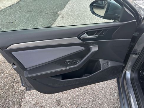 Used 2025 Volkswagen Jetta SE image 20
