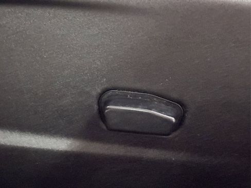 Used 2015 Dodge Challenger R/T Plus image 33