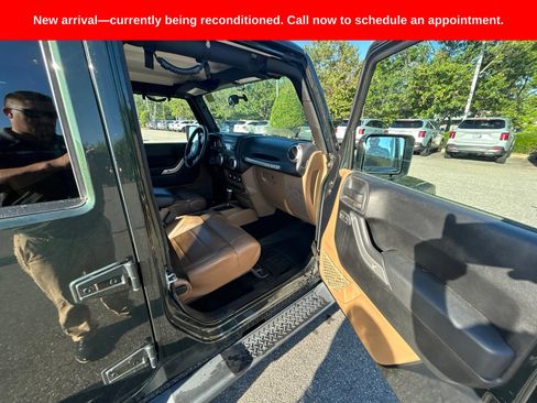 Used 2011 Jeep Wrangler Unlimited Sahara w/ Dual Top Group AWD/4WD image 4