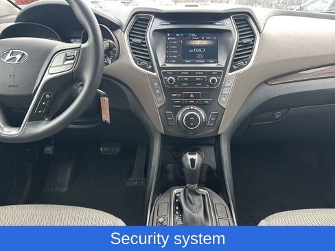Used 2018 Hyundai Santa Fe SE image 21