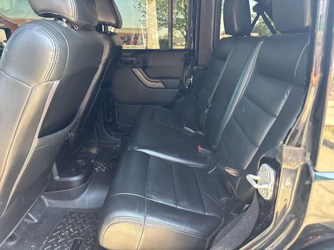 Used 2011 Jeep Wrangler Unlimited Sahara w/ Connectivity Group image 8