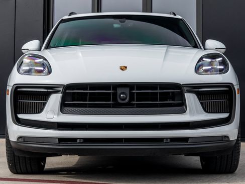 Certified 2024 Porsche Macan S image 8