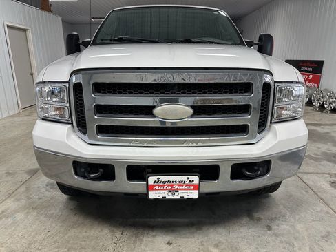 Used 2005 Ford F250 XLT image 3