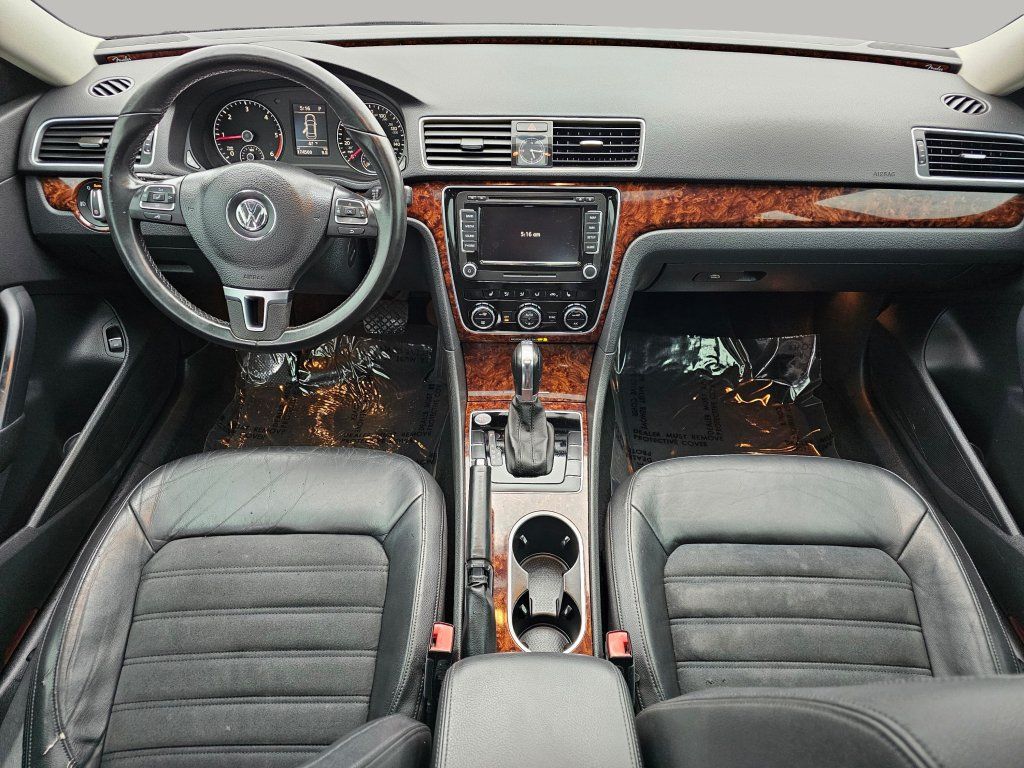 Used 2013 Volkswagen Passat TDI SEL Premium FWD image 2