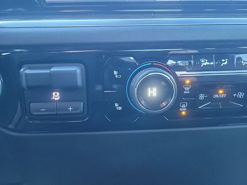 Used 2024 Chevrolet Silverado 2500 LT w/ Convenience Package image 19