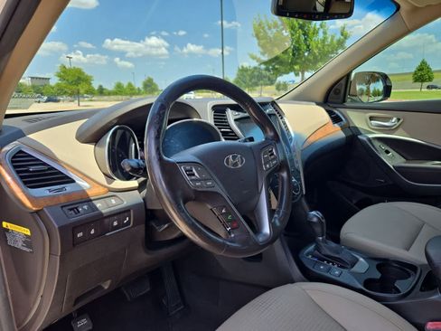 Used 2014 Hyundai Santa Fe GLS FWD image 2