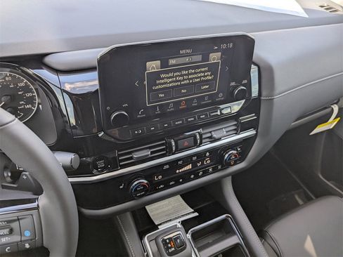 New 2025 Nissan Pathfinder SL image 18