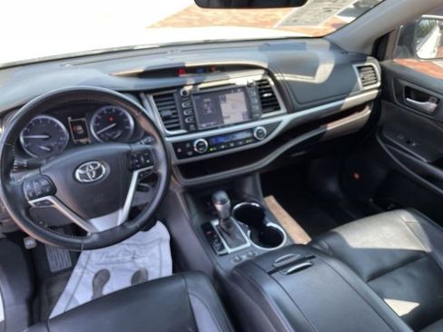 Used 2018 Toyota Highlander Limited Platinum image 17
