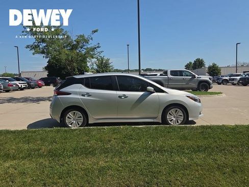 Used 2024 Nissan Leaf S FWD image 7
