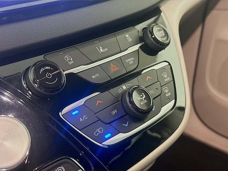 Used 2022 Chrysler Pacifica Touring-L FWD image 16