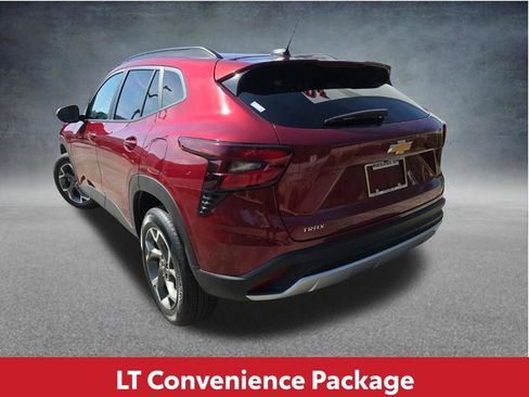 Used 2025 Chevrolet Trax LT w/ LT Convenience Package FWD image 7