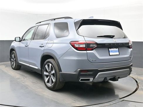 Used 2023 Honda Pilot Touring image 7