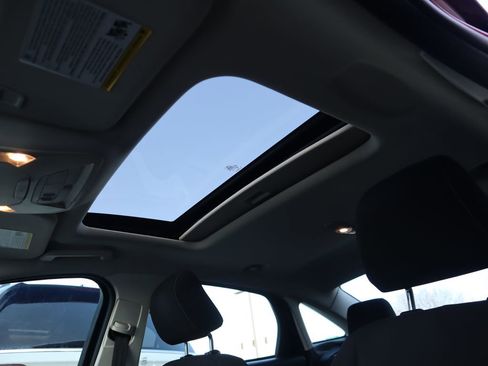 Used 2017 Ford Focus SEL image 38