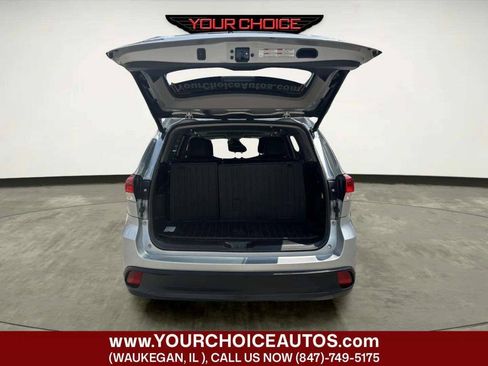 Used 2019 Toyota Highlander XLE AWD/4WD image 18