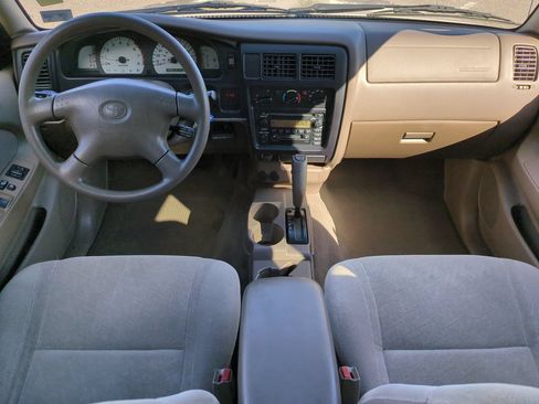 Used 2002 Toyota Tacoma PreRunner w/ SR5 Pkg w/ Chrome Pkg RWD image 15