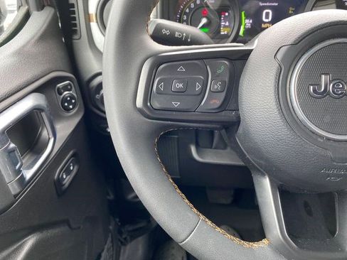 Used 2024 Jeep Wrangler Unlimited AWD/4WD image 19