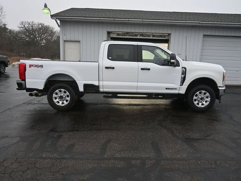 Used 2024 Ford F250 XLT w/ FX4 Off-Road Package image 5