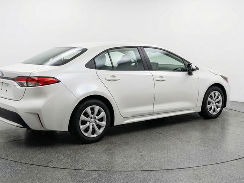 Used 2025 Toyota Corolla LE image 9