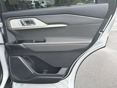 New 2026 Ford Explorer Active RWD image 18