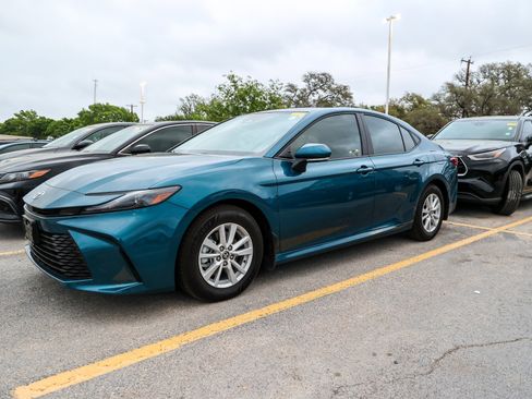 Used 2026 Toyota Camry LE w/ Convenience Package image 3