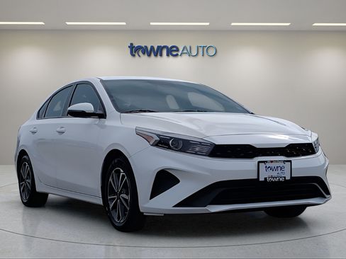 Used 2023 Kia Forte LXS w/ LXS Technology Package FWD image 8