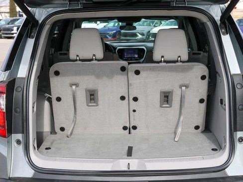 Used 2023 GMC Acadia SLE w/ Driver Convenience Package image 10