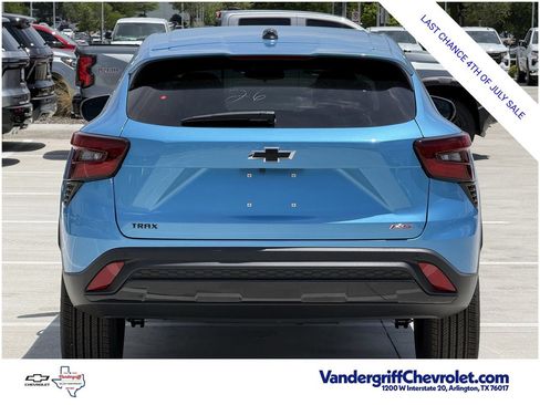 New 2026 Chevrolet Trax RS w/ Sunroof Package FWD image 5