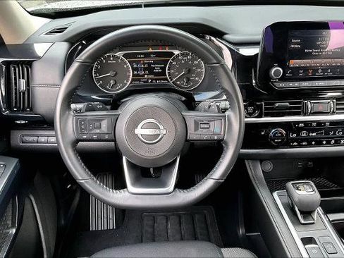 Certified 2025 Nissan Pathfinder SV image 5