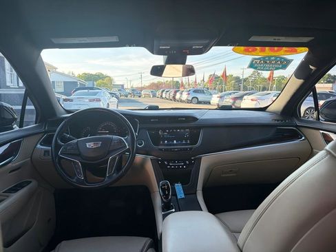 Used 2018 Cadillac XT5 Luxury w/ Driver Awareness Package image 18