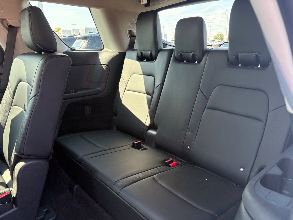 Used 2025 Nissan Pathfinder SL w/ Black Appearance Package AWD/4WD image 24