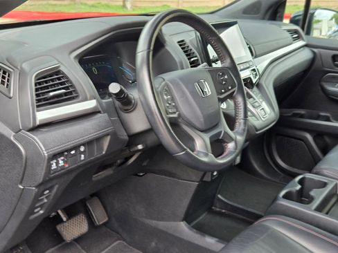Used 2024 Honda Odyssey Sport image 11