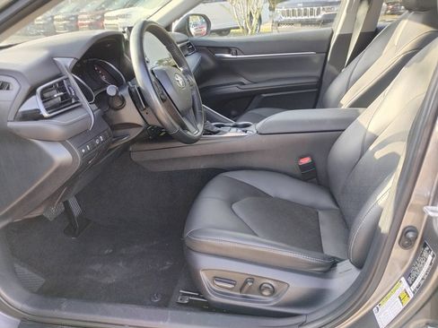 Used 2023 Toyota Camry XSE image 9