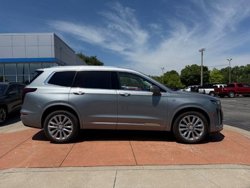 Used 2024 Cadillac XT6 Premium Luxury w/ Technology Package AWD/4WD image 7