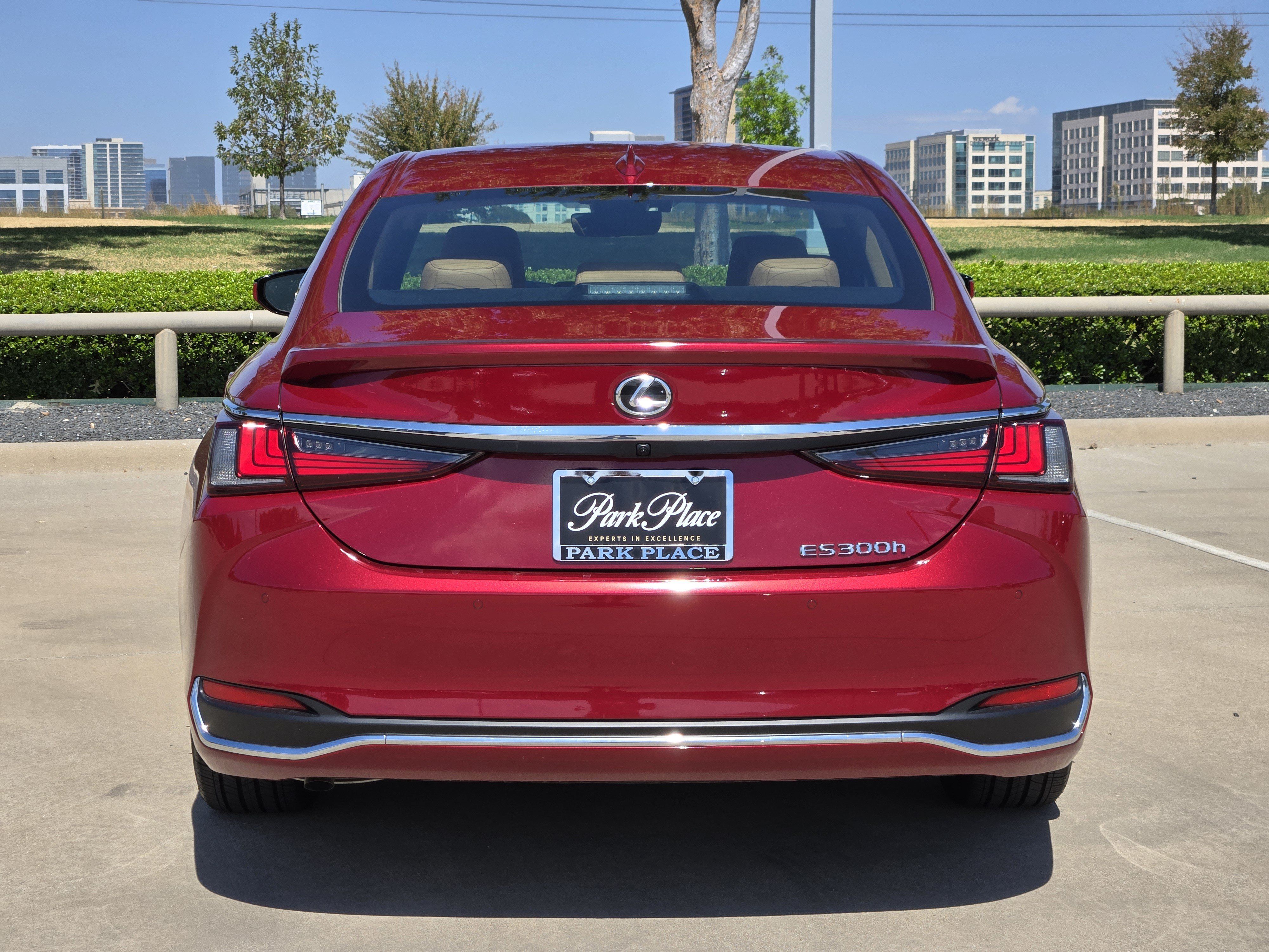 Used 2025 Lexus ES 300h w/ Premium Package FWD image 4