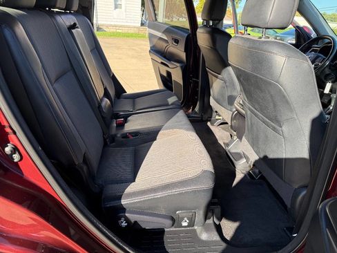 Used 2015 Toyota Highlander LE image 13