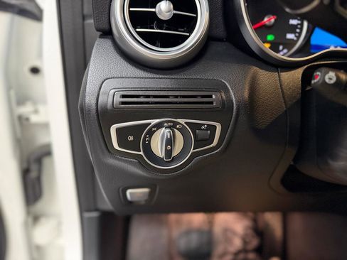 Used 2021 Mercedes-Benz GLC 300 4MATIC image 18