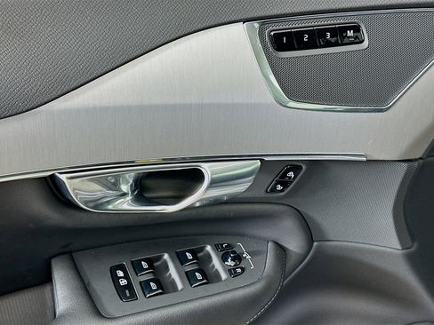 Used 2025 Volvo XC90 B5 Core image 15