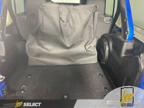 Used 2023 Jeep Wrangler Unlimited Sahara AWD/4WD image 5