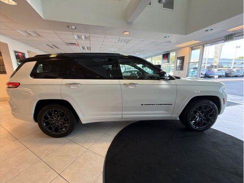 Used 2023 Jeep Grand Cherokee L Summit AWD/4WD image 4