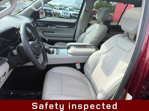 Used 2022 Jeep Wagoneer Series III w/ Premium Group I AWD/4WD image 11