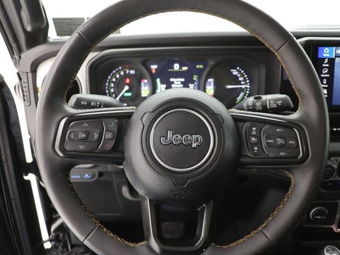 Used 2024 Jeep Wrangler Unlimited w/ Convenience Group image 17